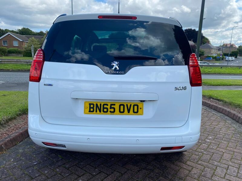 PEUGEOT 5008