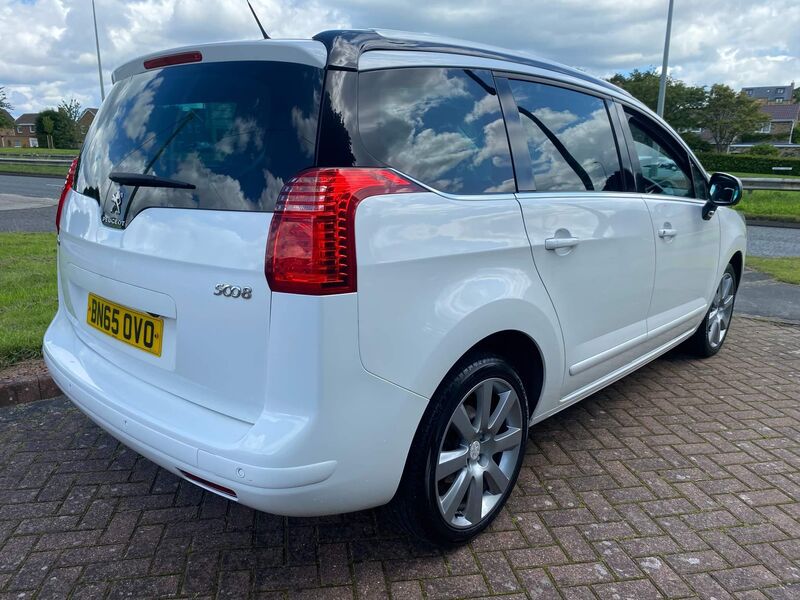 PEUGEOT 5008
