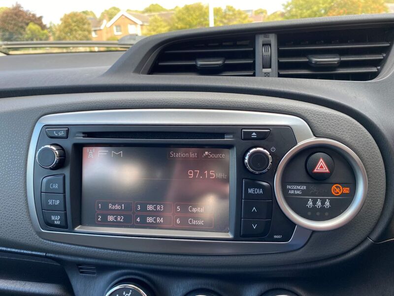 TOYOTA YARIS