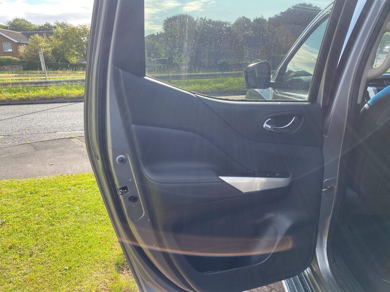NISSAN NAVARA