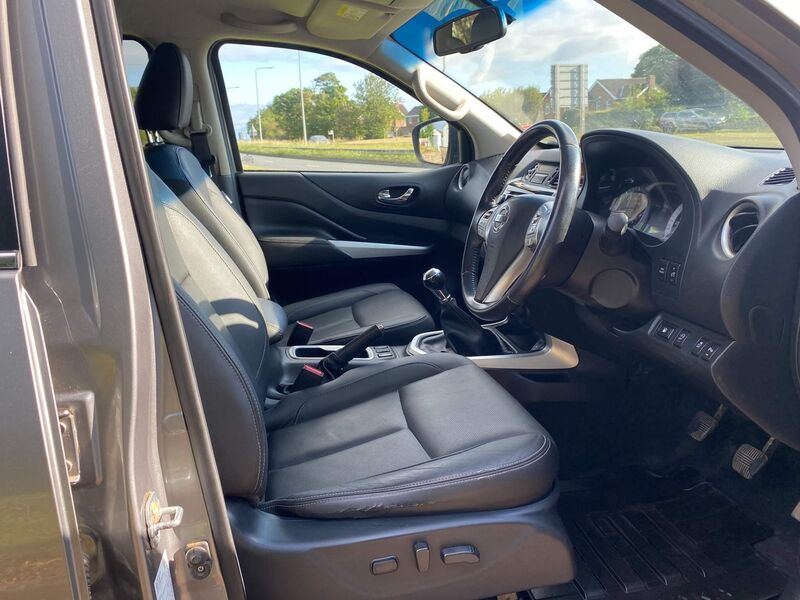 NISSAN NAVARA