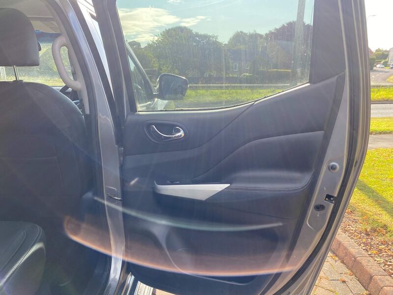NISSAN NAVARA