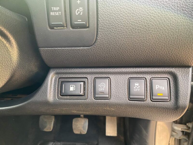 NISSAN NAVARA