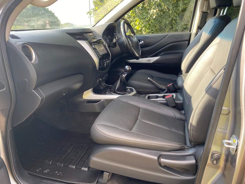 NISSAN NAVARA