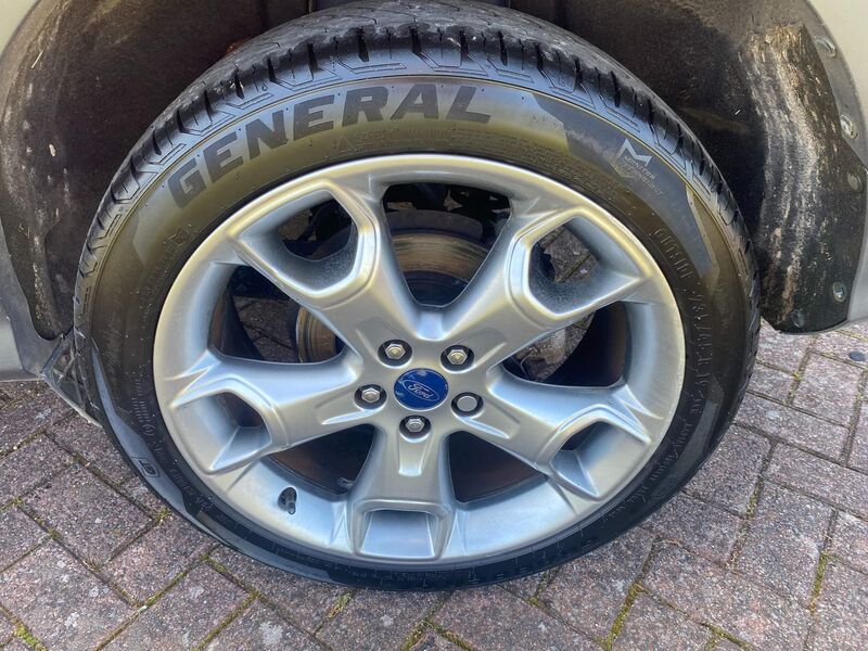 FORD KUGA