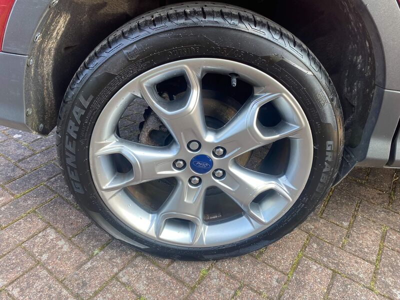 FORD KUGA