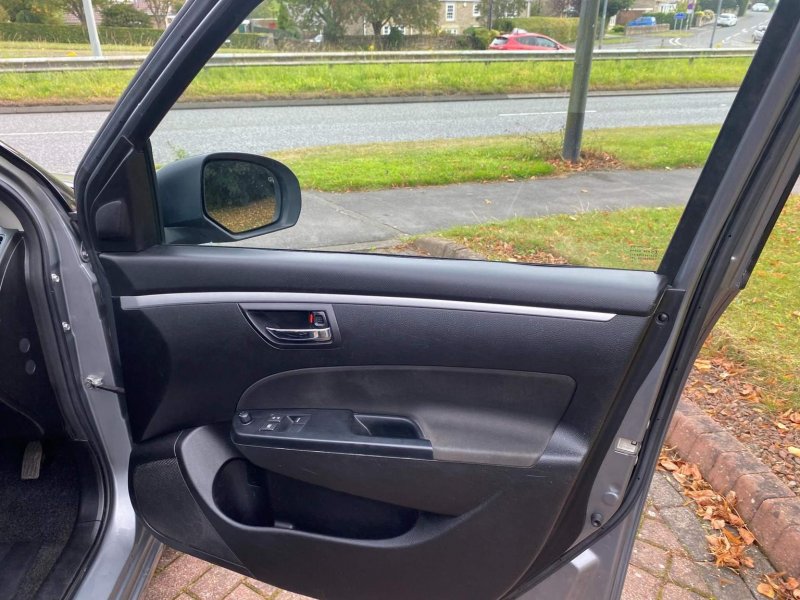 SUZUKI SWIFT