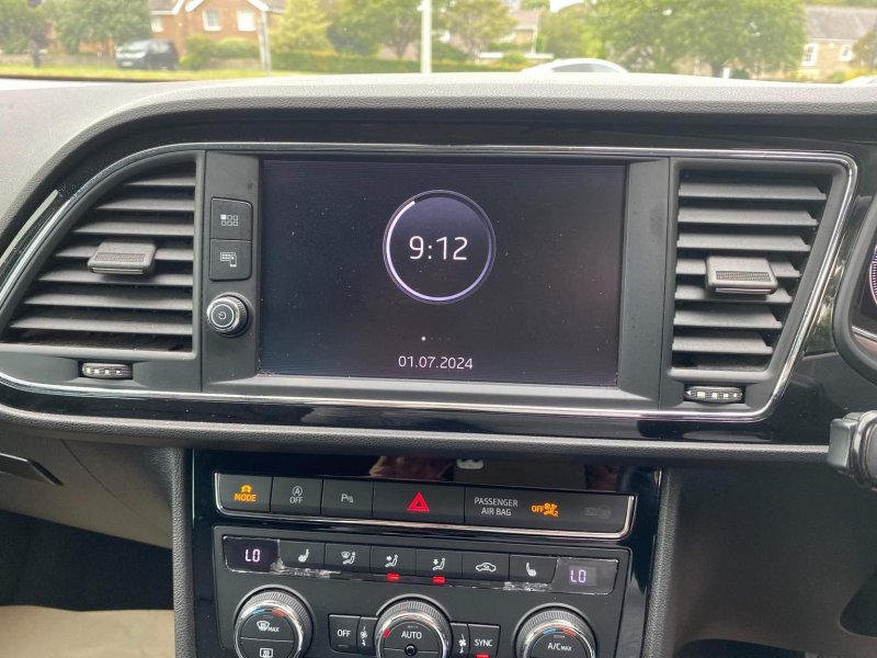 SEAT LEON