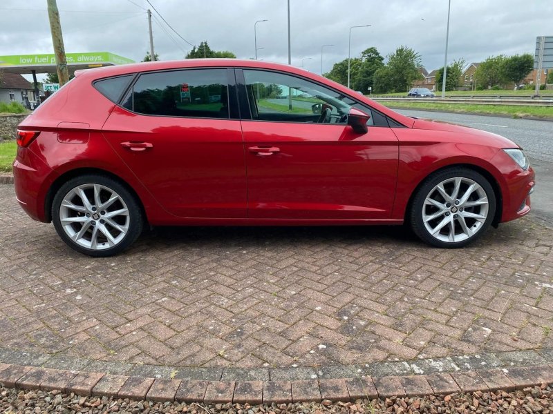 SEAT LEON