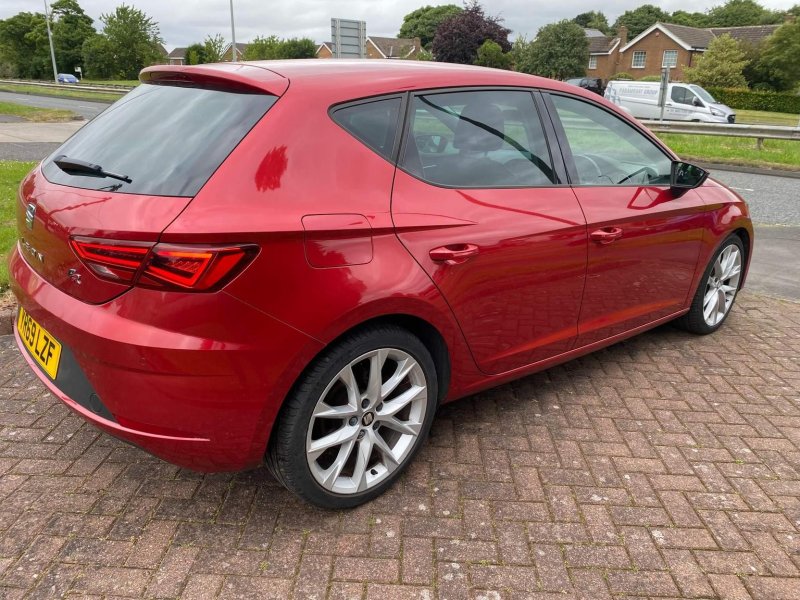 SEAT LEON