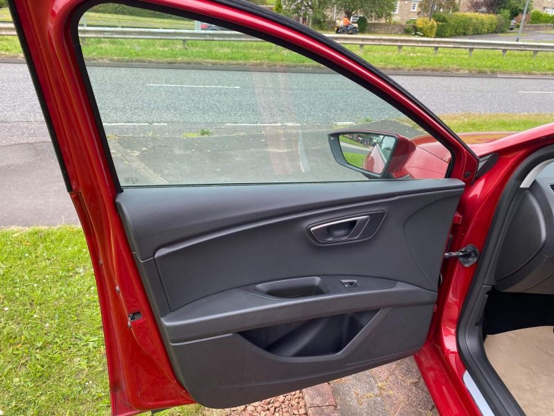 SEAT LEON