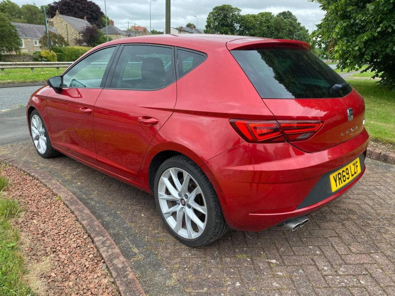 SEAT LEON