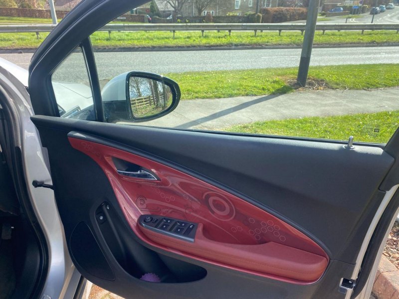 VAUXHALL AMPERA