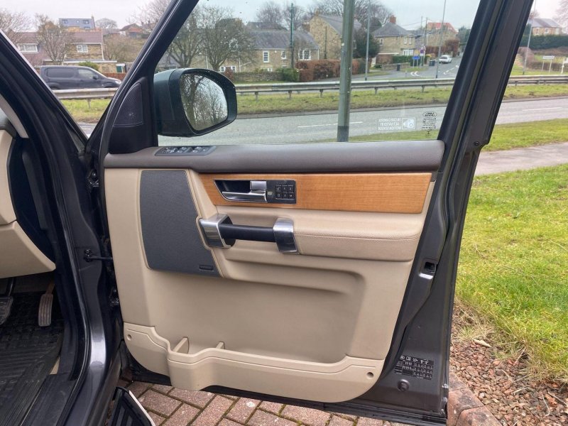 LAND ROVER DISCOVERY 4