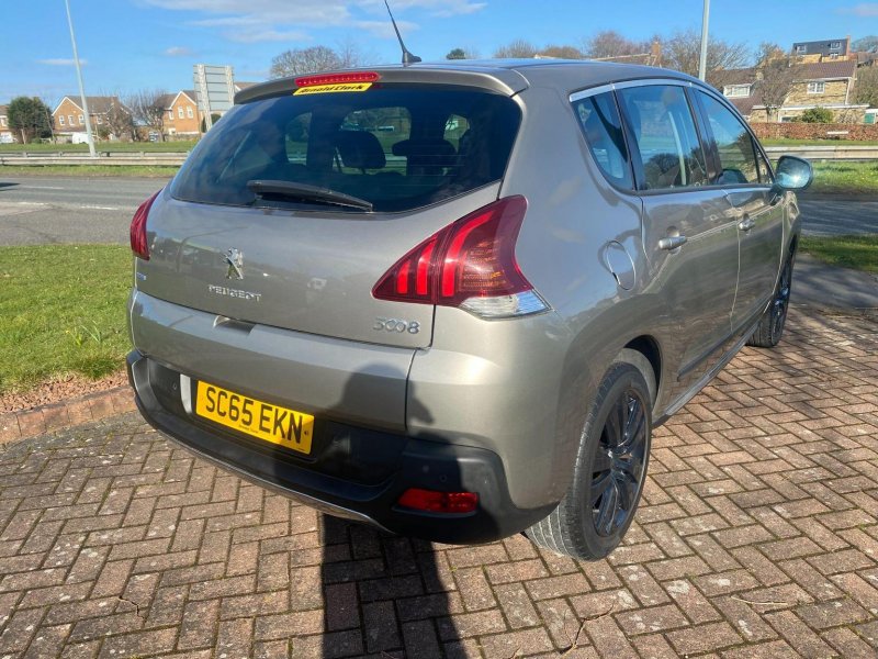 PEUGEOT 3008