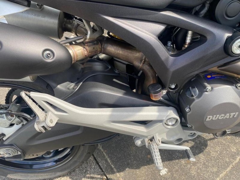 DUCATI MONSTER 696