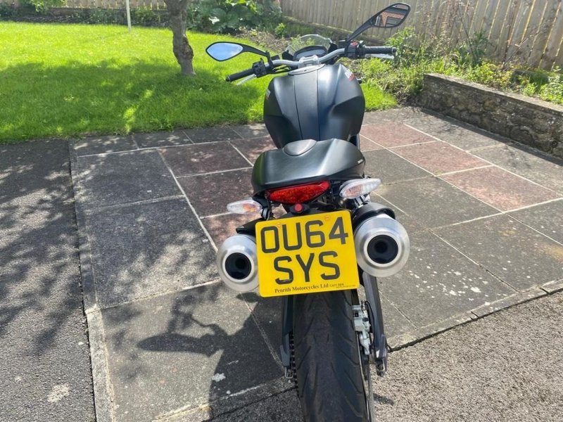 DUCATI MONSTER 696